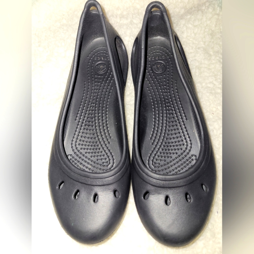 CROCS womens s8 Kadee like new black